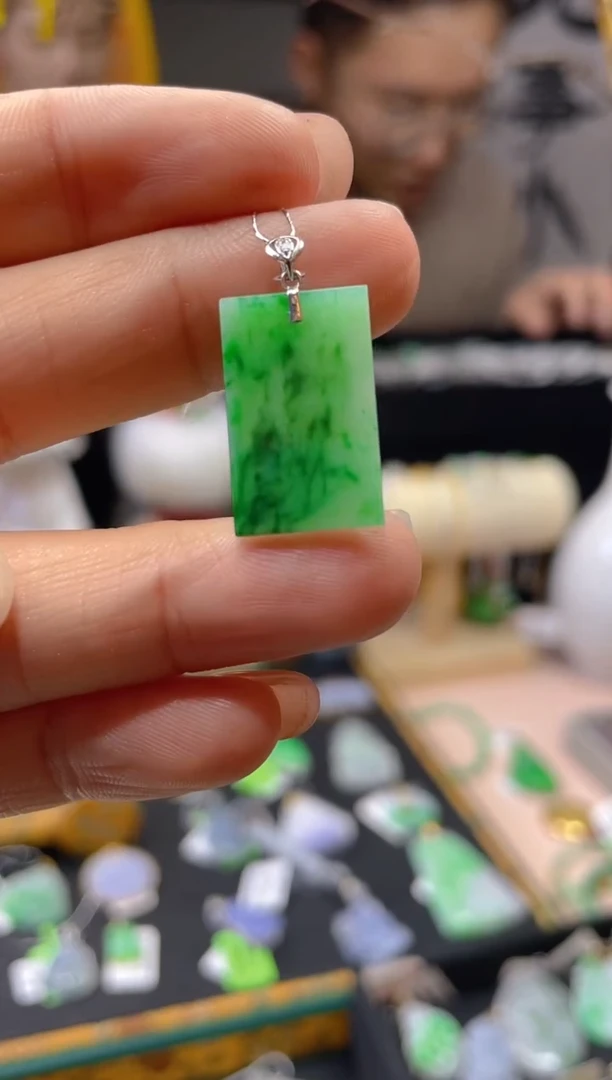 【闪购商品】翡翠颈饰18K金镶嵌假一赔三