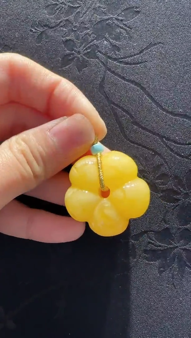 蜜蜡颈饰18K金镶嵌花花29.2*15.5mm