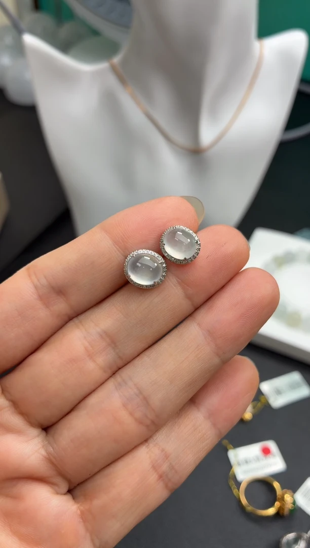 翡翠18K金镶嵌颈饰天然翡翠A货