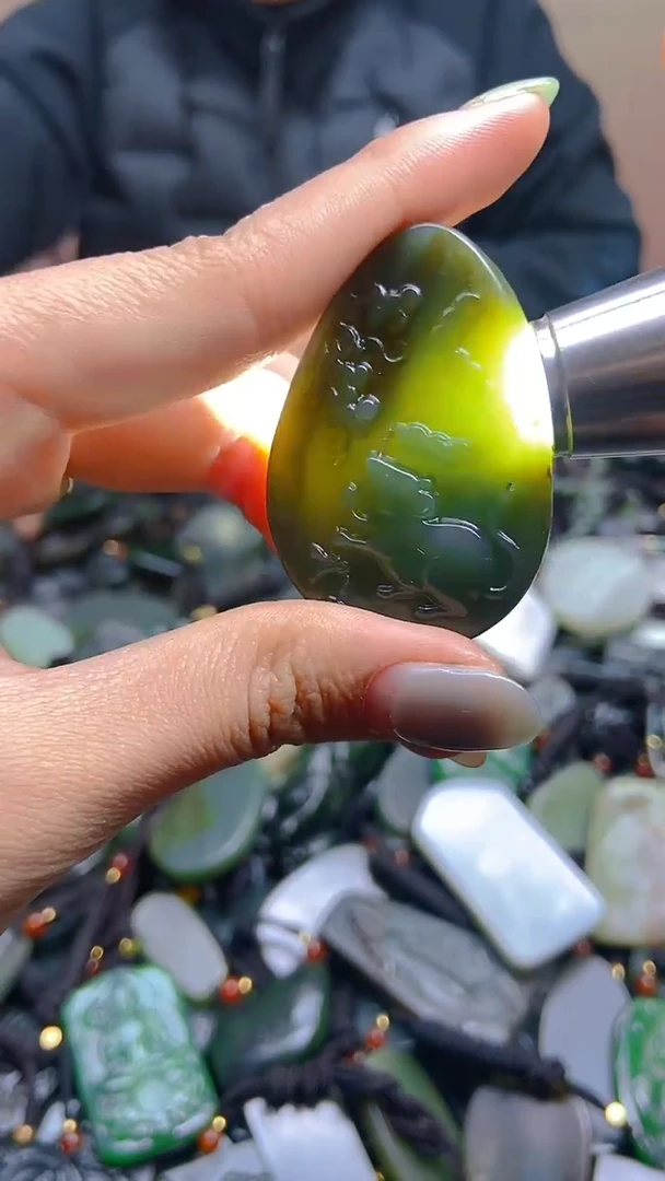 颈饰未镶嵌和田玉1