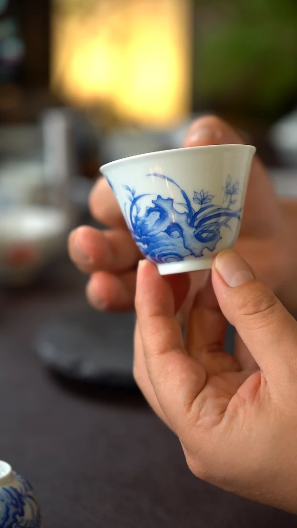 景德镇全手工手绘青花石斛花铃铛杯