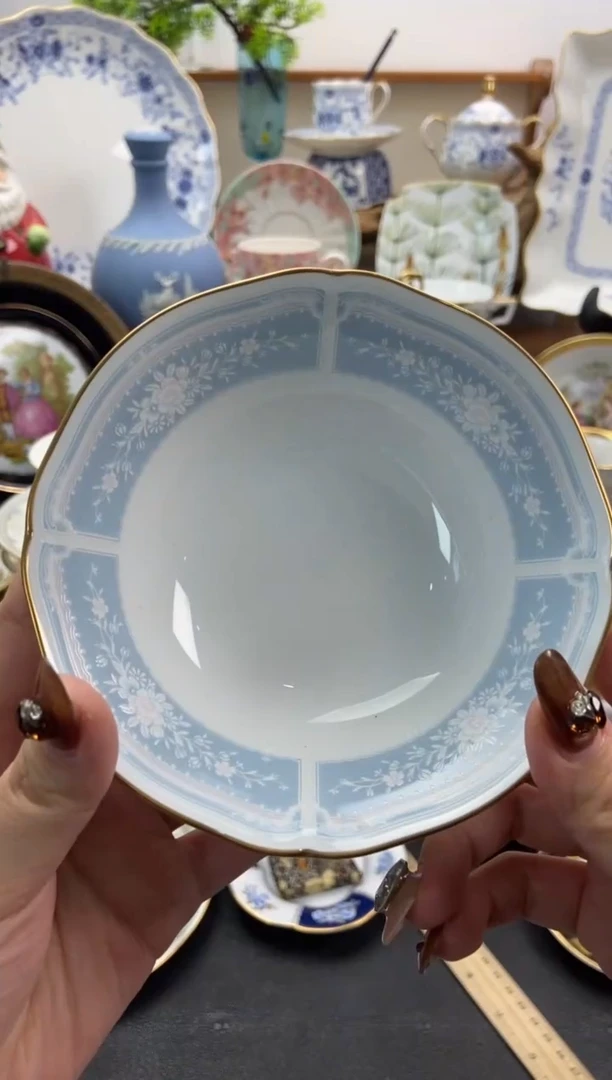 瓷片全新婚纱小碗直径13谨慎参拍，防伪帖撕毁无售后