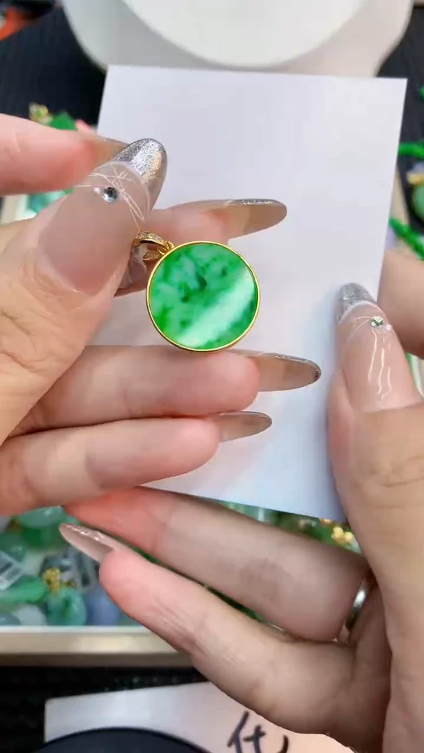 翡翠未镶嵌项链1