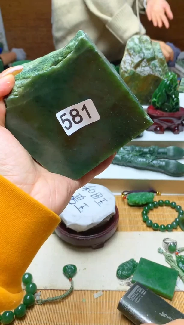 未镶嵌和田玉摆件1