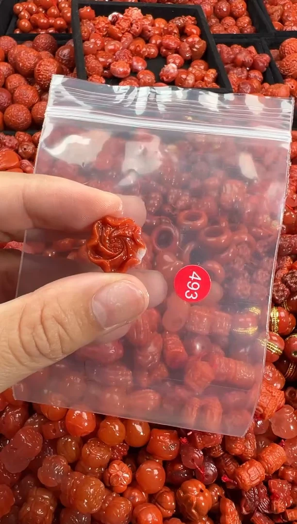 南红玛瑙未镶嵌颈饰1