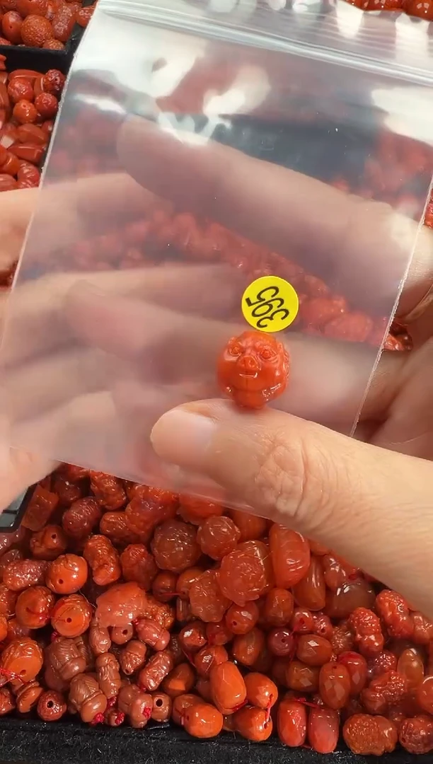 颈饰未镶嵌南红玛瑙1