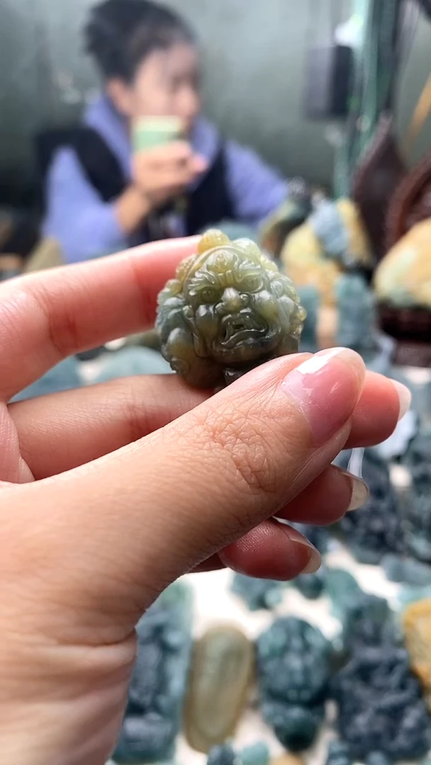 未镶嵌定制翡翠沧***笑翡翠毛货不退不换11.27