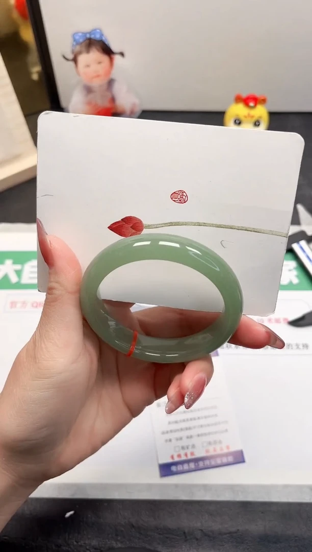 【闪购商品】石英质玉手镯未镶嵌78-57.7