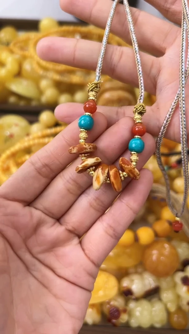 【闪购商品】琥珀手串未镶嵌蜜蜡项链多样性发其中一个