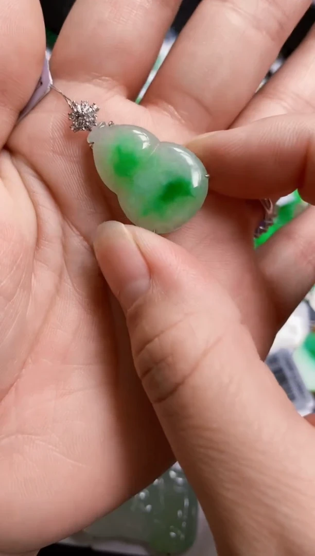 【闪购商品】翡翠颈饰18K金镶嵌吊坠