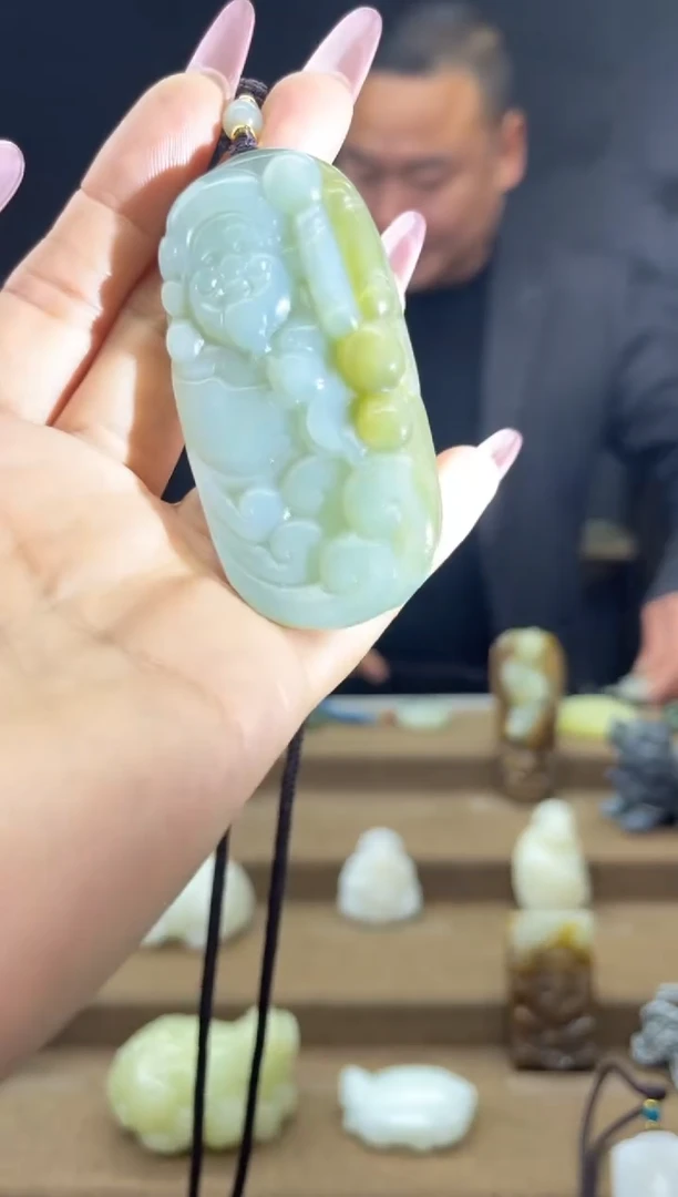 颈饰未镶嵌和田玉1