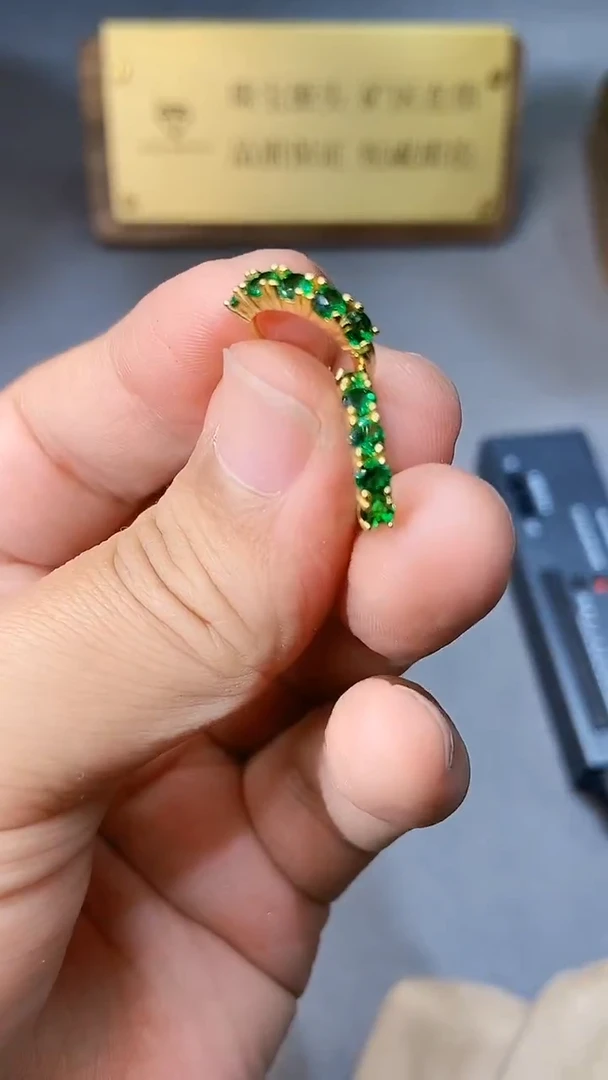 【闪购商品】祖母绿耳饰银S925镶嵌354