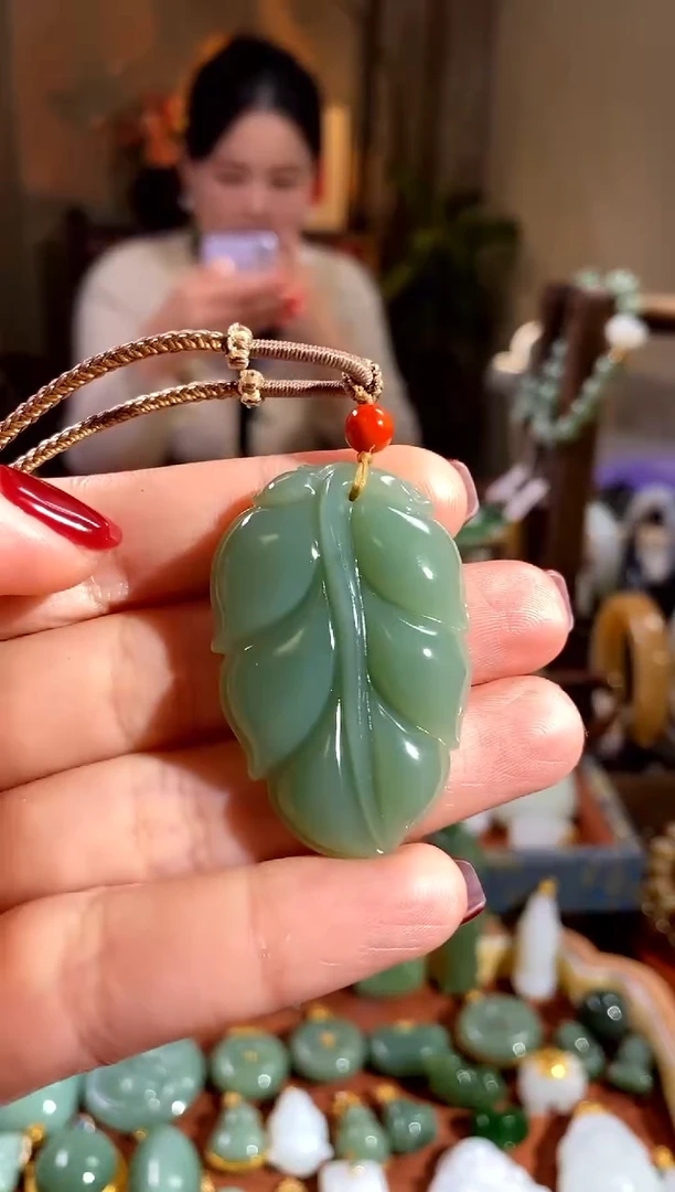 吊坠(赠链)未镶嵌和田玉.