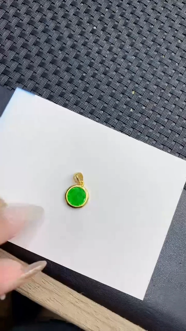 翡翠未镶嵌颈饰             8