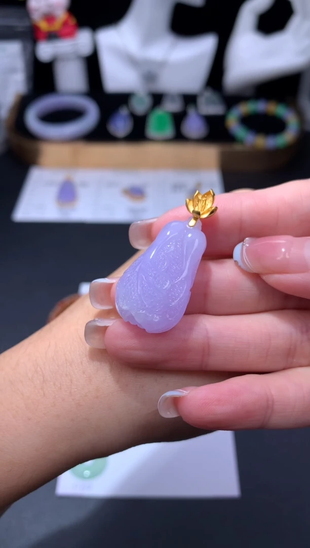 颈饰18K金镶嵌翡翠48小时鉴赏期 退货不扣服务费