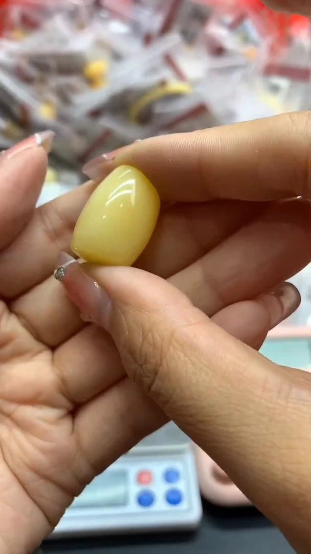 未镶嵌琥珀珠宝奇石453