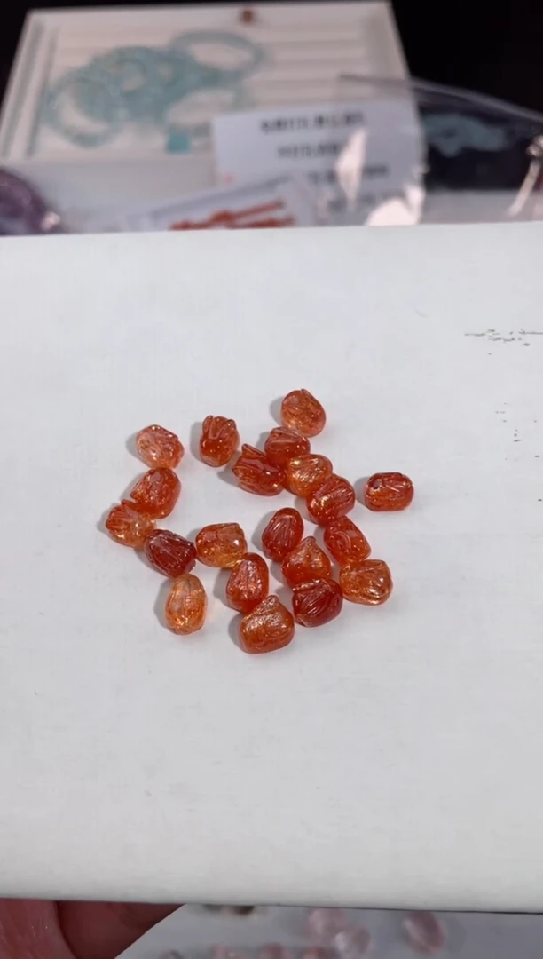 【闪购商品】水晶【F325】金太阳飞天小兔未镶嵌多样性大小发1颗