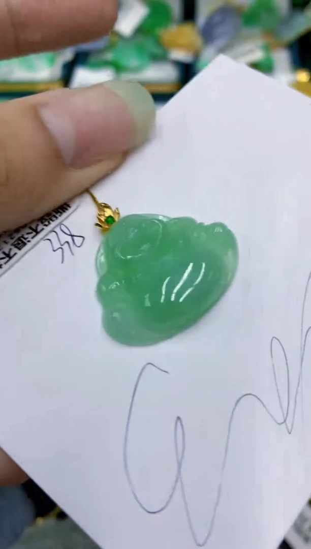 翡翠18K金镶嵌颈饰11111111111