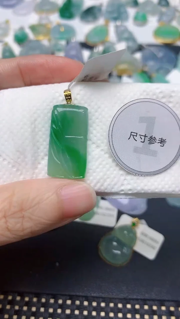 颈饰18K金镶嵌翡翠天然缅甸A货翡翠