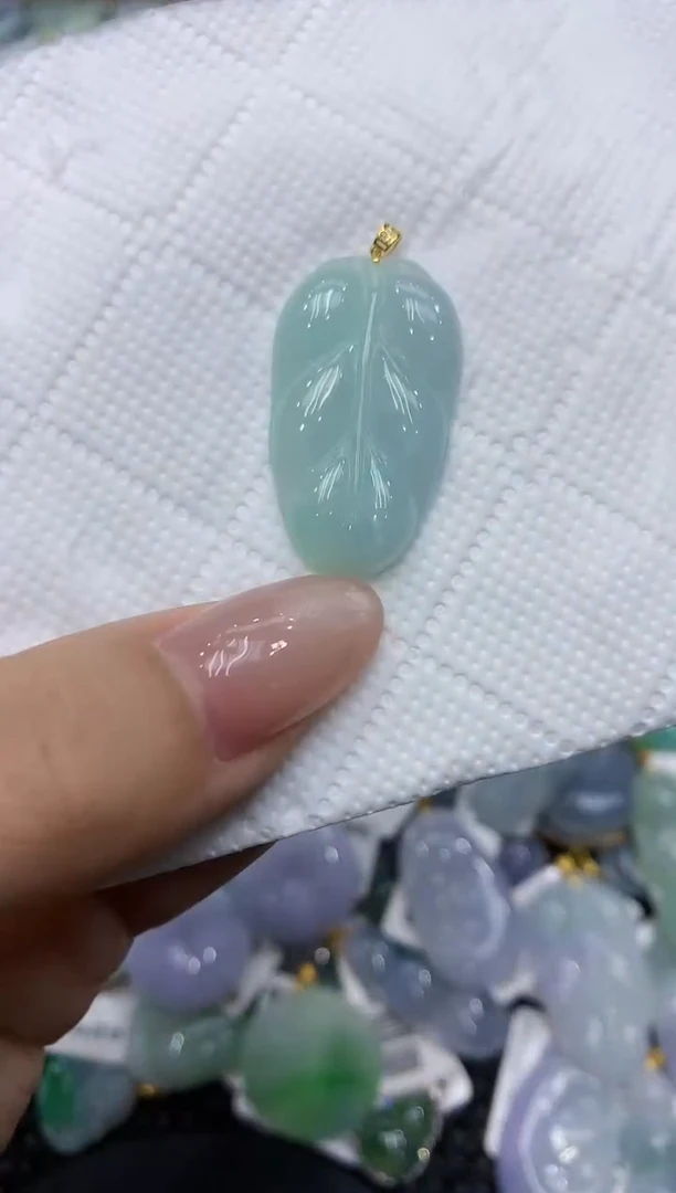 翡翠18K金镶嵌颈饰111111111111
