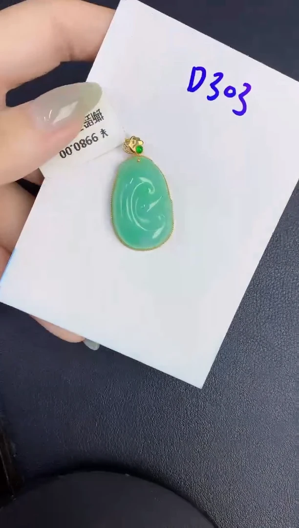 翡翠18K金镶嵌颈饰缅甸天然翡翠A货