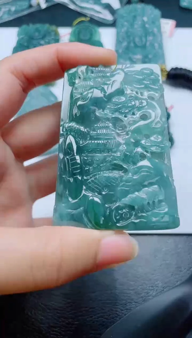 翡翠未镶嵌颈饰