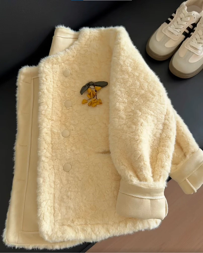 奶呼呼软糯毛毛保暖女秋冬2025新款小个子洋气减龄皮毛一体短外套