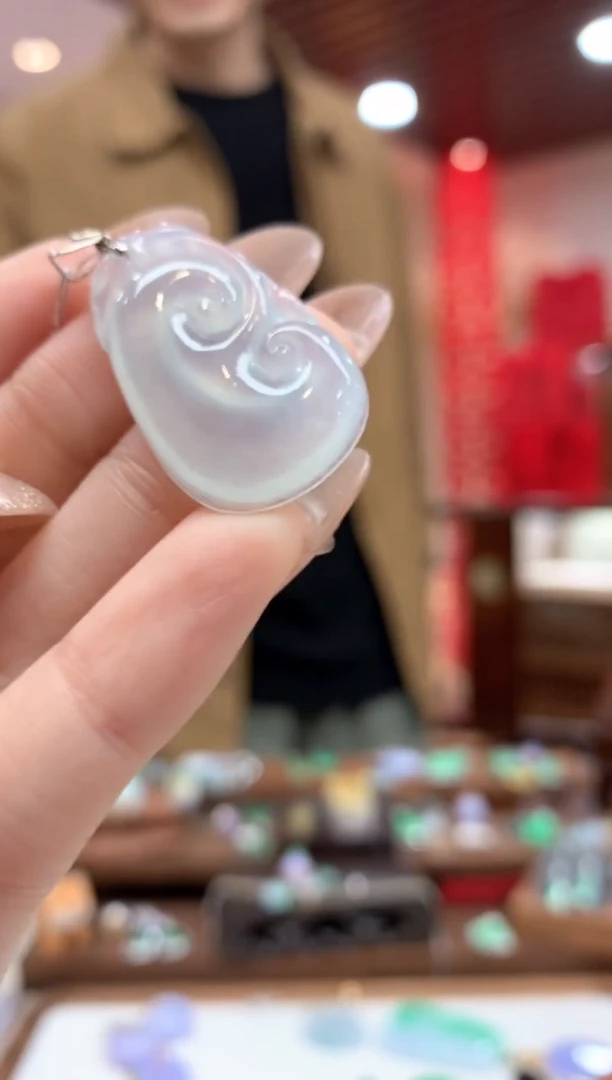 【闪购商品】翡翠吊坠(不含链)18K金镶嵌如意