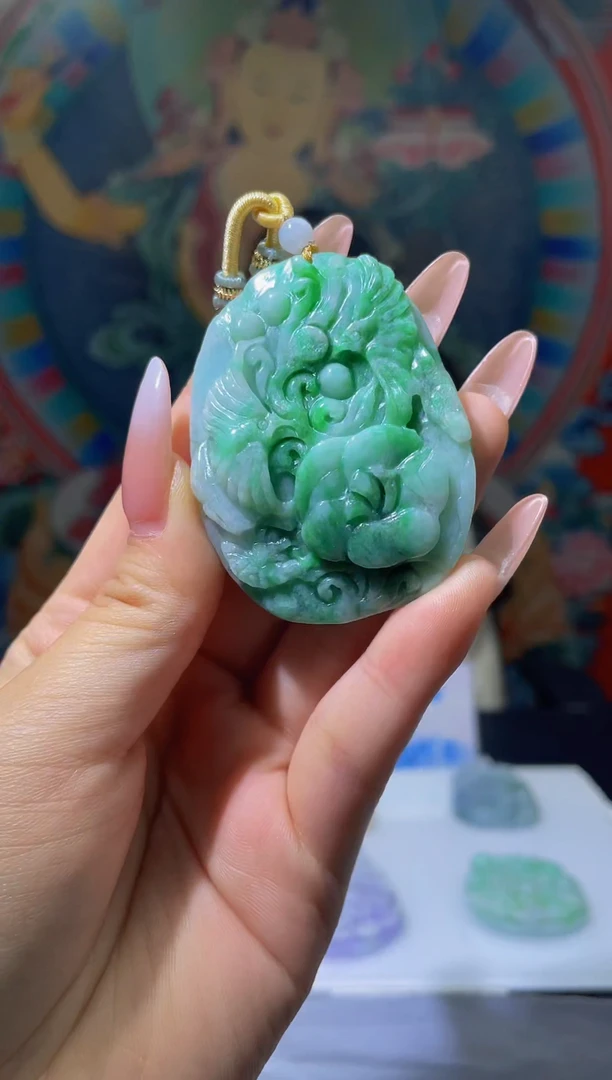 翡翠未镶嵌颈饰MFC06010010