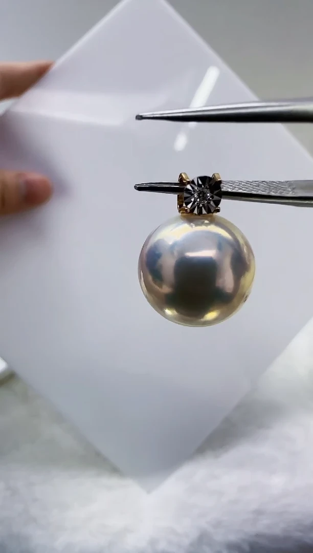 18K金镶嵌淡水珍珠DA 曼塔吊坠12-13 A367