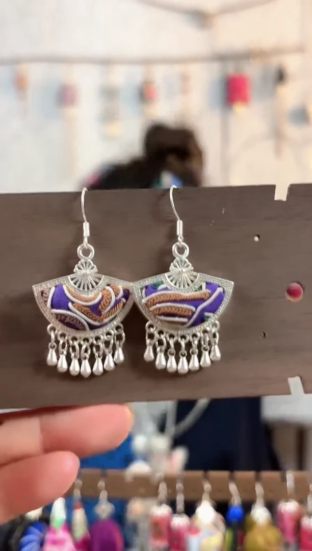 织绣民族风非遗老绣饰品030