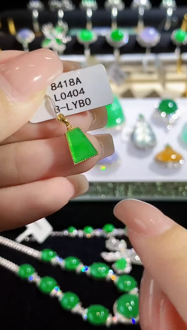 翡翠18K金镶嵌吊坠(不含链)L0404多样性发其一