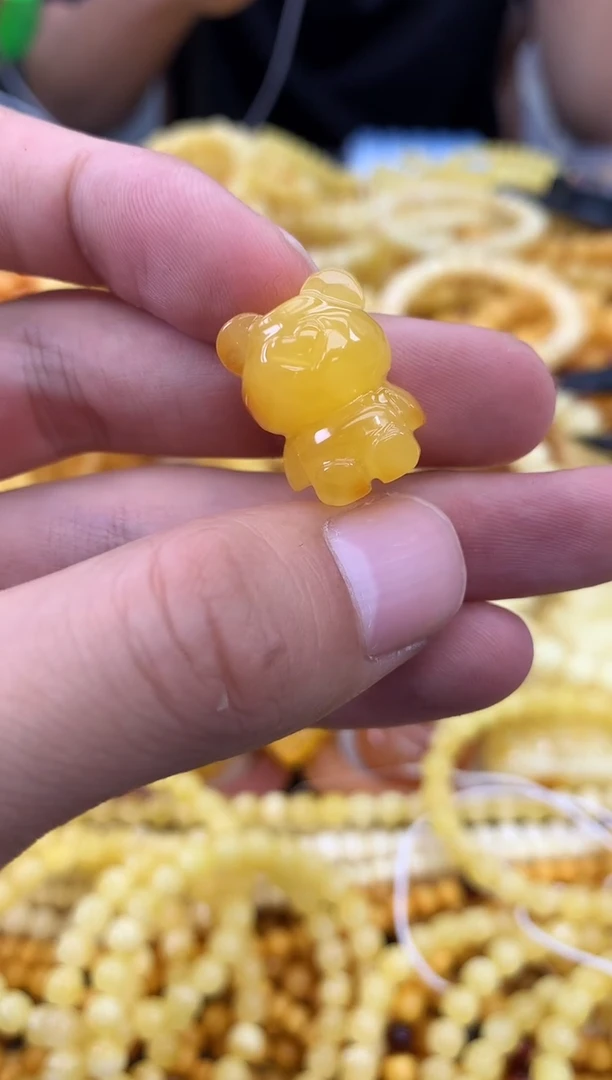 裸石琥珀未镶嵌小熊