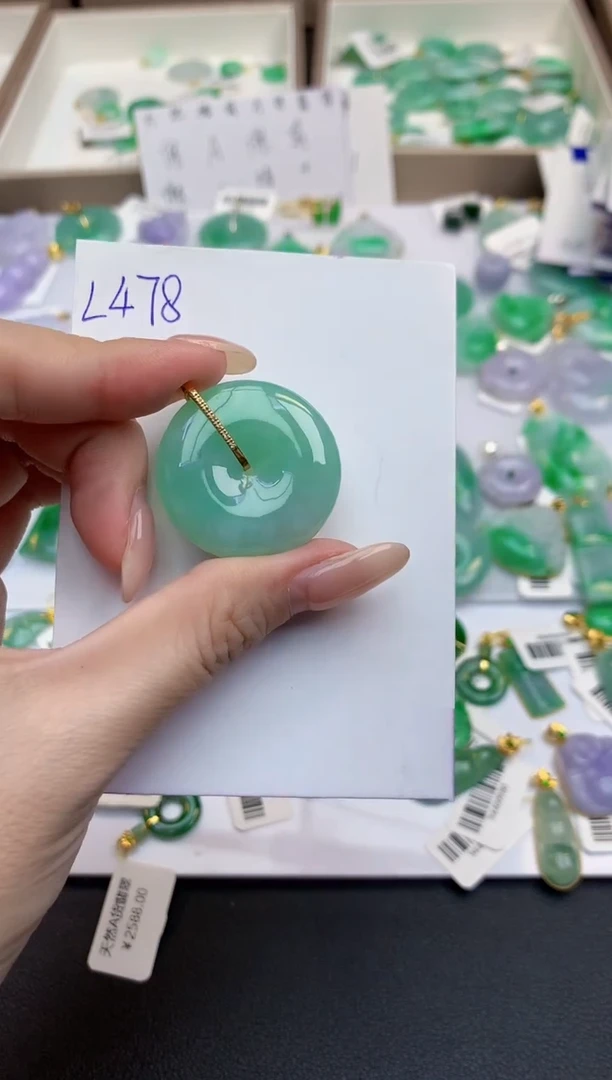 颈饰18K金镶嵌翡翠天然缅甸A货翡翠