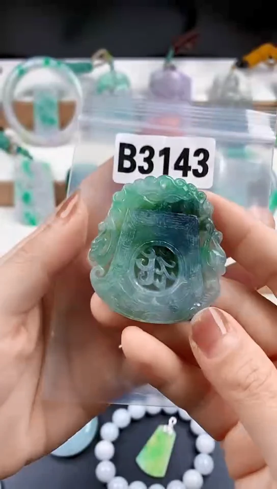 颈饰未镶嵌翡翠天然翡翠吊坠挂件