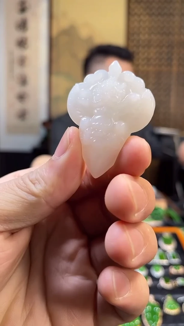 颈饰未镶嵌和田玉精品白玉大鹏金翅鸟吊坠