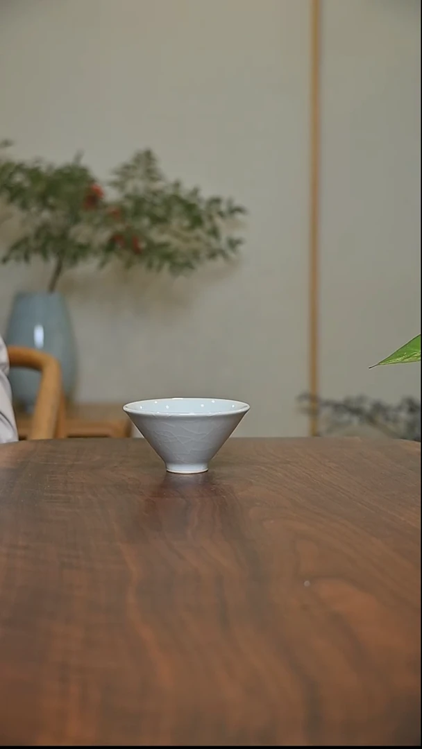 斗笠杯 月白釉 微瑕 桑麻款