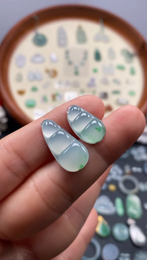 颈饰未镶嵌翡翠冰飘緑豆子1对/芬