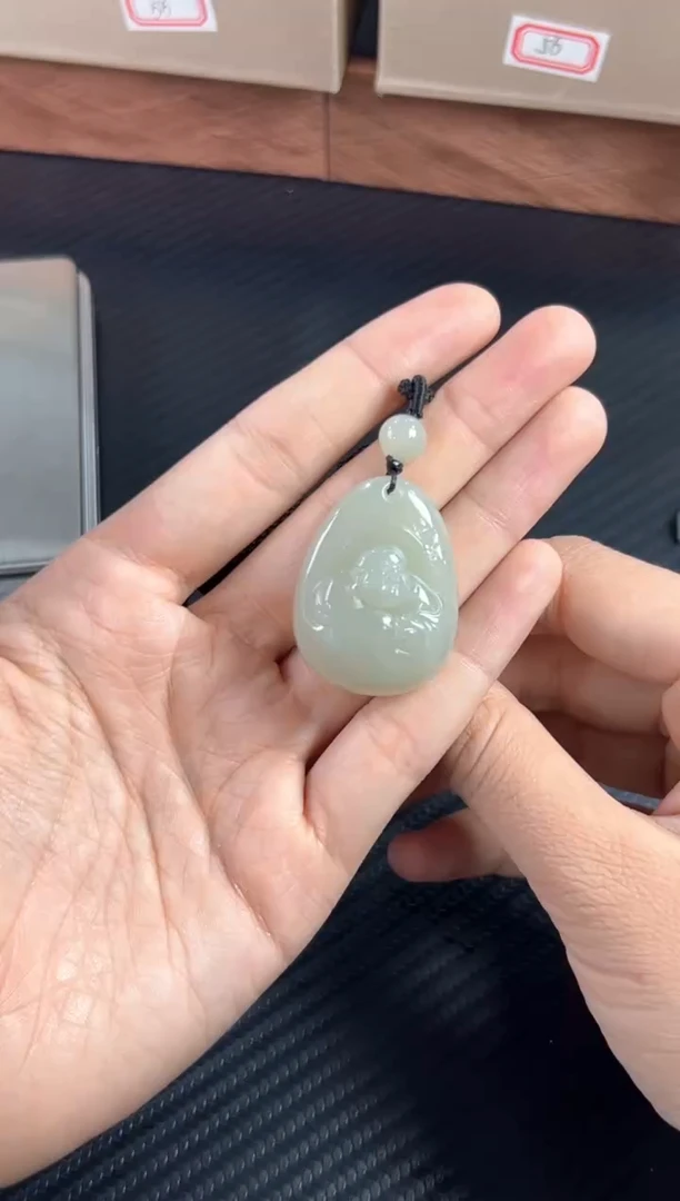 吊坠(赠链)未镶嵌和田玉且末微色差近矿