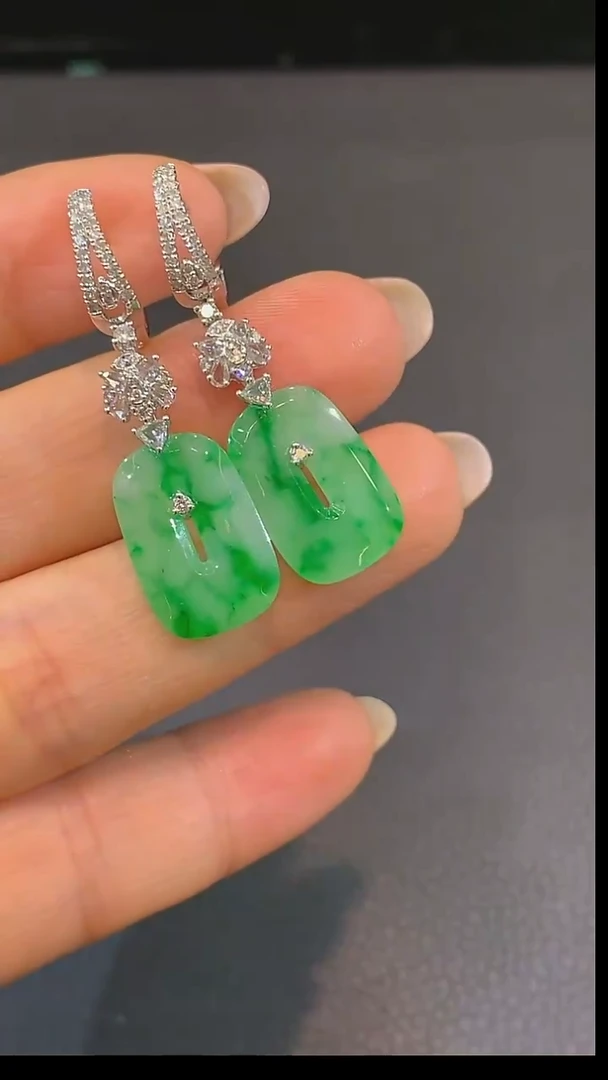 18K金镶嵌翡翠耳饰耳坠