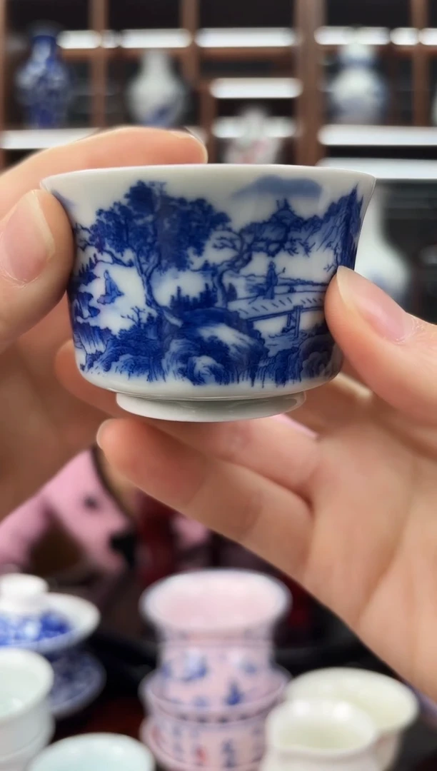 A27景德镇青花山水马蹄杯