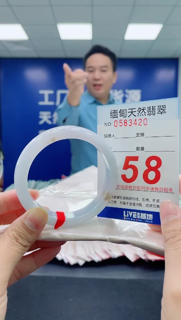 未镶嵌手镯翡翠天然翡翠手镯