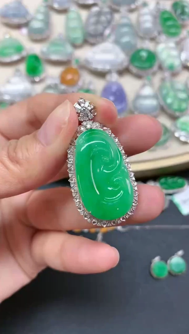 【闪购商品】翡翠吊坠(不含链)18K金镶嵌Z526|24800
