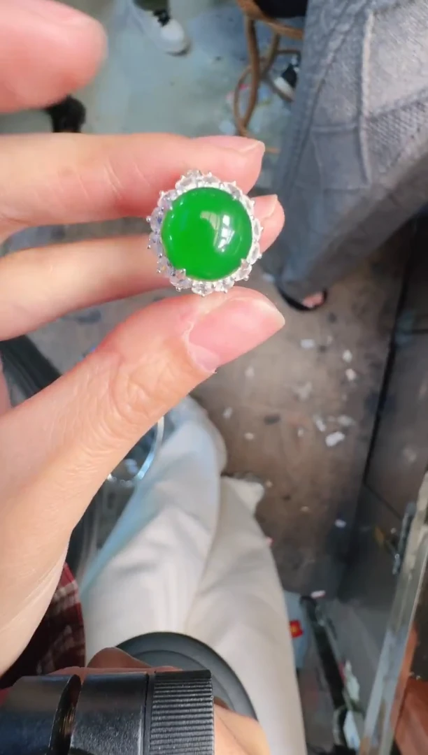 未镶嵌定制翡翠A货有轻微色差属于正常现象，戒指1