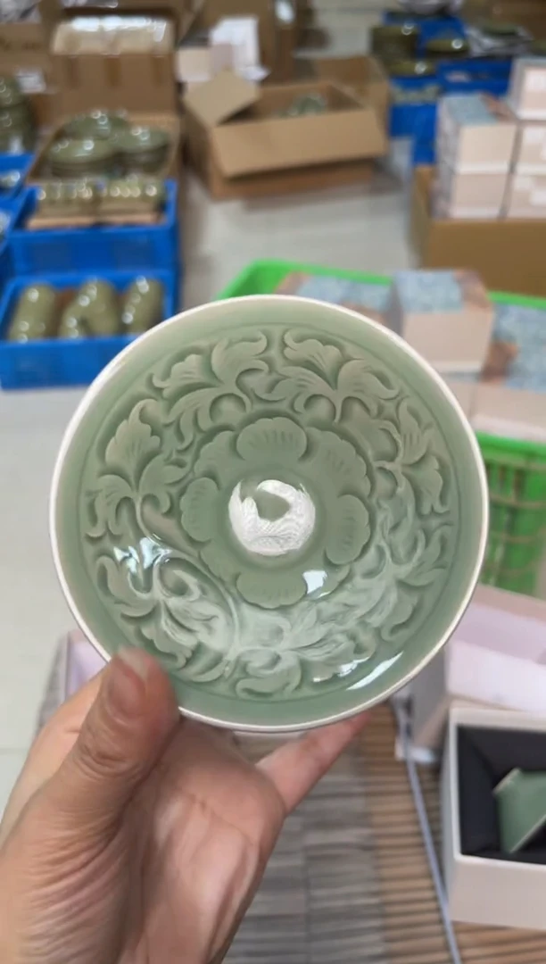 陶瓷纯手工秘色牡丹纹薄胎斗笠盏