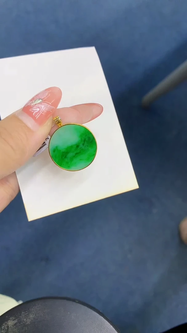 颈饰18K金镶嵌翡翠1