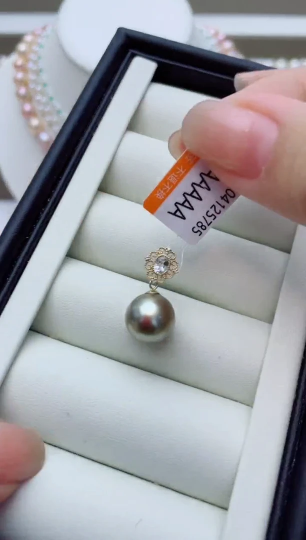 18K金镶嵌海水珍珠颈饰W54