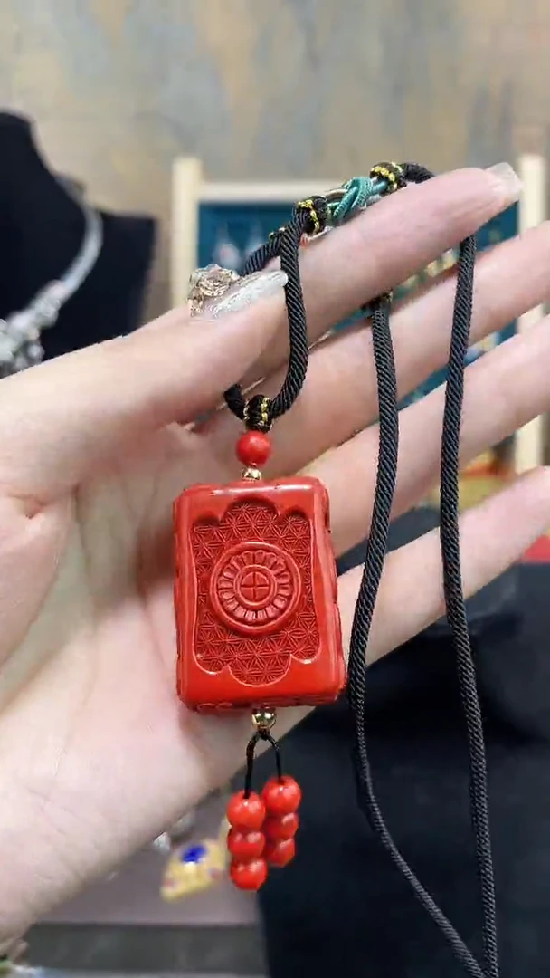 非遗手工雕漆麻将吊坠一筒