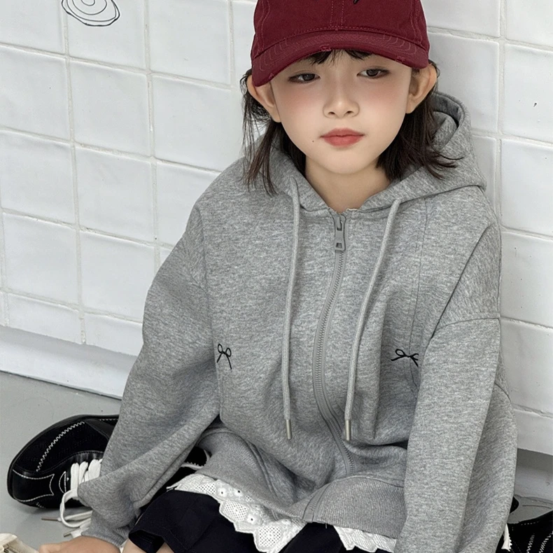 2025秋装新款蝴蝶结刺绣长袖卫衣女童下摆蕾丝拼接连帽外套W25208