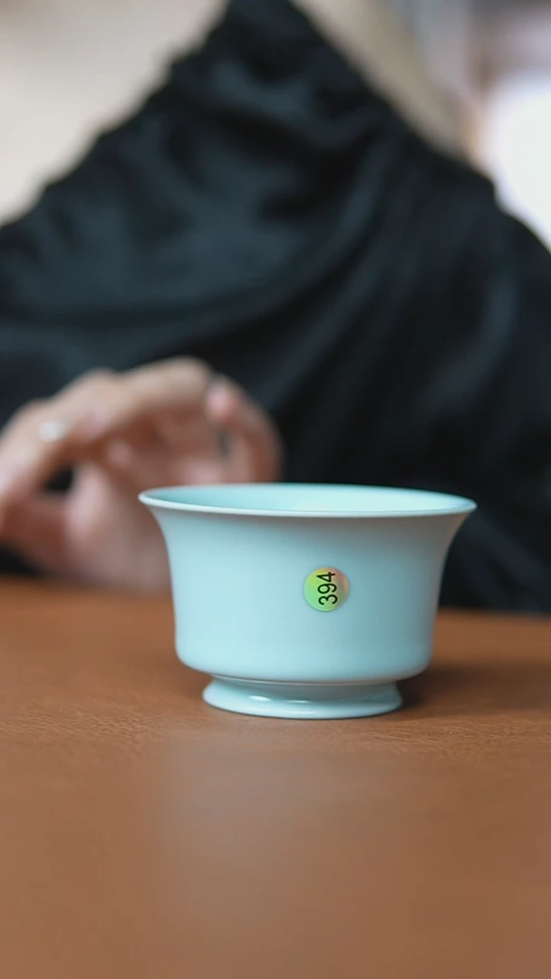 瓷片仿古月白小马蹄杯微瑕